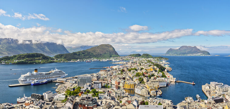sch&ouml;ner Ausblick auf &Aring;lesund Alesund	