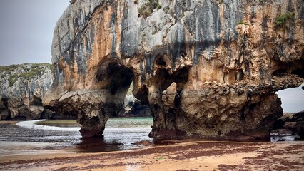 Playa rocosa virgen. Asturias