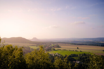 Fototapeta na wymiar Blick ins Tal bei Sonnenuntergang im Elbsandsteingebirge