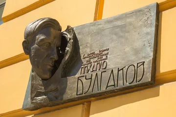 Deurstickers Modern bronze memorial plaque to Mykhail Bulgakov in Kyiv © maxsyd