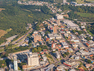 Prédios, comércio e casas na cidade de Bento Gonçalves, Rio Grande do Sul. Também conhecida como Capital Brasileira do Vinho.