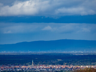 Blick in die Rheinebene zwischen Karlsruhe und Mannheim