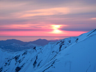 大朝日岳山頂から見る夕日