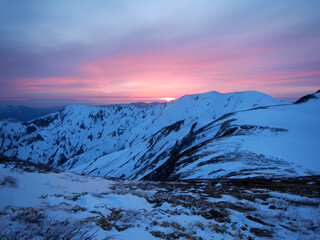 大朝日岳の山頂から見る日没の景色