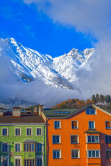 Die Häuserzeile von Mariahilf in Innsbruck (Tirol, Österreich)