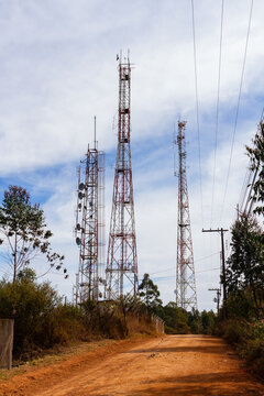 Torres no alto da Serra de S&atilde;o Domingos - PO&Ccedil;OS DE CALDAS, MG, BRAZIL - JULY 19, 2023: Antenna towers at the top of the S&atilde;o Domingos mountain range.