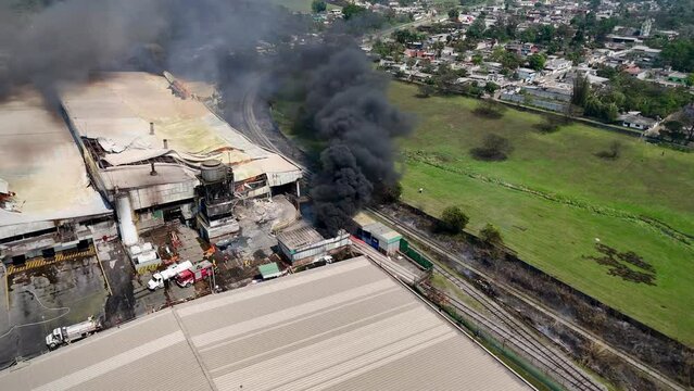 incendio en f&aacute;brica 