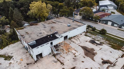 Wandcirkels plexiglas Verlaten Gebouwen aerial view of an abandoned factory  © Chance