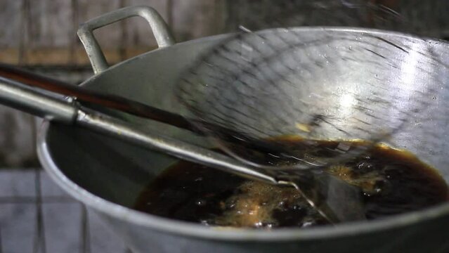 frying pan for frying food for pecel rice sellers