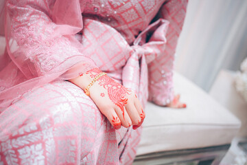 Henna wedding design on bride hands. Selective focus.