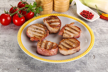 Grilled pork tenderloin with bacon