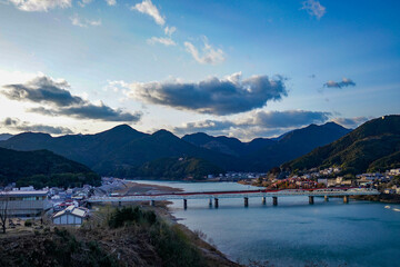 熊野の山々と熊野川