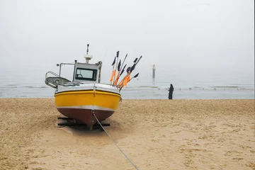 Papier Peint photo La Baltique, Sopot, Pologne  Beach in the fog, fishing boats in the foreground. Baltic Sea, Sopot, Poland