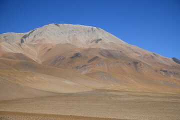 Fototapeta na wymiar The splendid colors of the Puna Argentina landscape