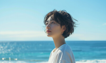 海辺に立つ女性