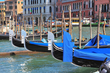 Graceful gondola approached by a palaces. - obrazy, fototapety, plakaty