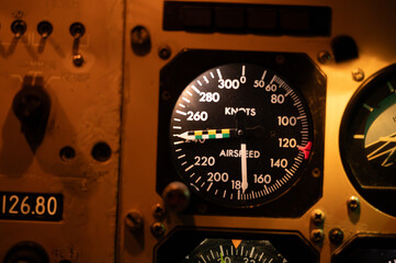 Airspeed gauge in aeroplane cockpit