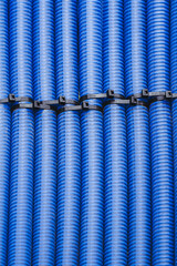 Close-up sur les tuyaux d'un pulvérisateur - Matériel agricole - 775777949