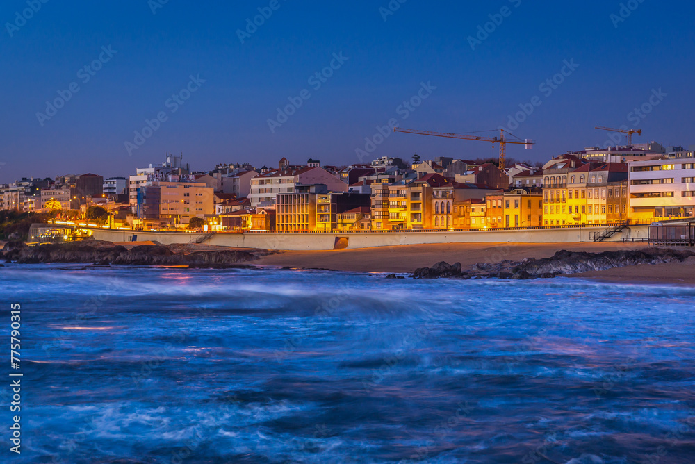 Poster Evening view of Atlantic Ocean beach in Foz do Douro area in Porto, Portugal