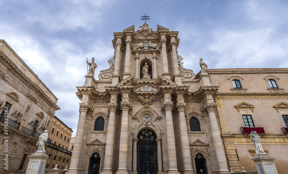 Wall mural Cathedral and Archbishop Palace on Cathedral Square, Ortygia island, Syracuse city, Sicily, Italy