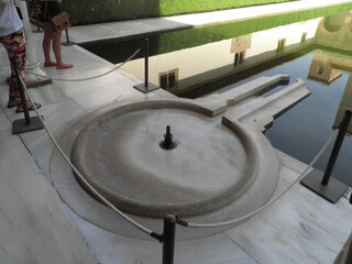 Alhambra's Ancient Water Fountain Detail - obrazy, fototapety, plakaty