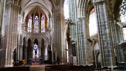 Intérieur de la basilique d'Evron dans la Mayenne France Europe