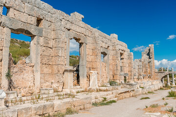 Fototapeta na wymiar Picturesque ruins of the ancient city of Perge in Turkey. Perge open air museum.