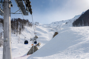 chair lift for skiing - 775995350