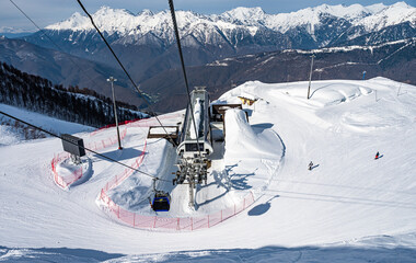 chair lift for skiing - 775995578