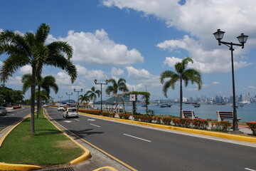 Straßendamm Amador am Panamakanal in Panama-Stadt