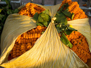 India, Kolkata, Howrah Bridge Mullick Ghat flower market