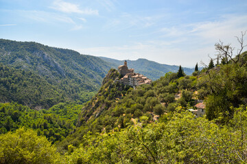 Fototapeta na wymiar Panoramic view of the medieval perched village Peillon in South of France.