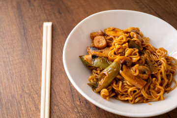 stir fried noodles with chicken
