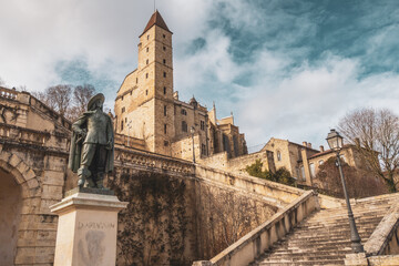 Fototapeta na wymiar Monumental staircase, statue of d Artagnan in Auch