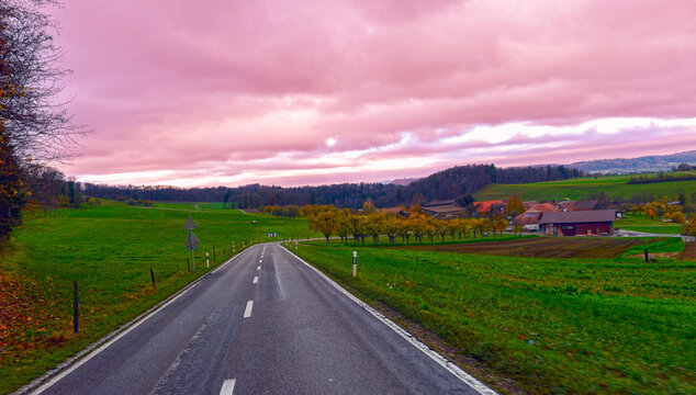 Die Frauenfelderstra&szlig;e Herdern Richtung Bornhausen-Eschenz  des Schweizer Kantons Thurgau