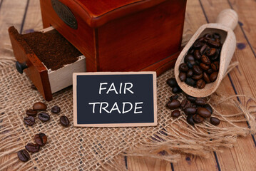 Kaffeebohnen mit Label Fair Trade. - obrazy, fototapety, plakaty