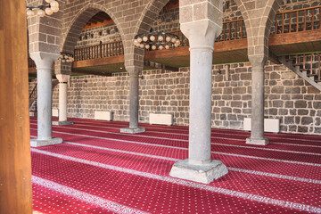 Interior of women prayer section at Grand Mosque of Diyarbakir. It can accommodate up to 5000 worshippers and is famous for hosting four different Islamic traditions. Diyarbakir, Turkey