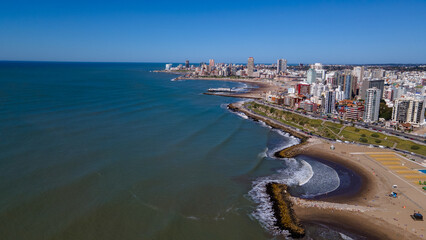 Fototapeta na wymiar Fotografía de la ciudad de Mar del Plata desde el aire con dron. 