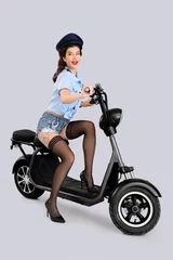 Foto op Plexiglas Beautiful pin-up police officer with scooter on grey background © Pixel-Shot