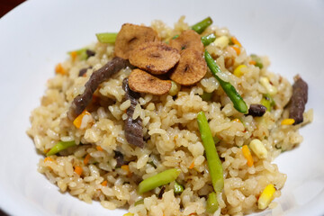 ニンニクと野菜お肉たっぷりのチャーハン