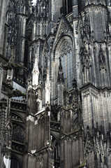 黒ずんだ教会の外壁