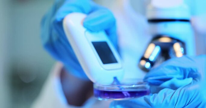 Using a digital refractometer to measure the specific gravity of a liquid