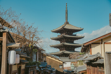 Fototapeta na wymiar The Yasaka Pagoda(Hokanji), is a popular tourist attraction, the Yasaka Pagoda, also known as Tower of Yasaka and Yasaka-no-to, is a Buddhist pagoda located in Kyoto, Japan.