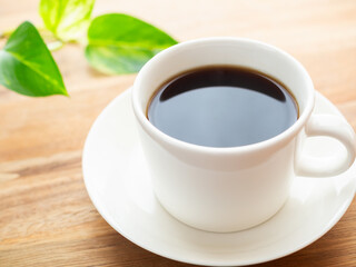 白いカップに入ったホットコーヒー