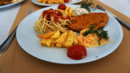 Children's menus, Toast, Schnitzel, Chicken, Meatballs