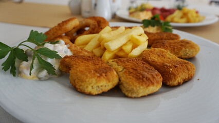 Children's menus, Toast, Schnitzel, Chicken, Meatballs