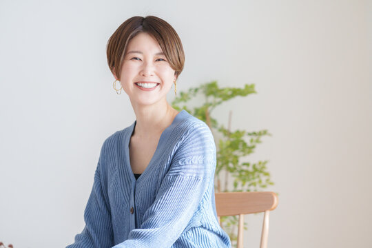 笑顔のミドル女性
