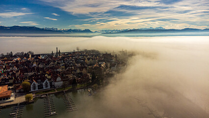 Nebel über dem Bodensee und rund um die Inselstadt Lindau
