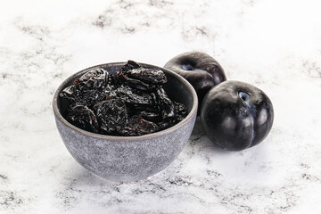 Dry prunes in thw bowl