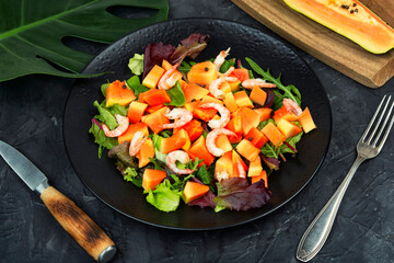 Fruit salad with shrimp and papaya. - 777107307
